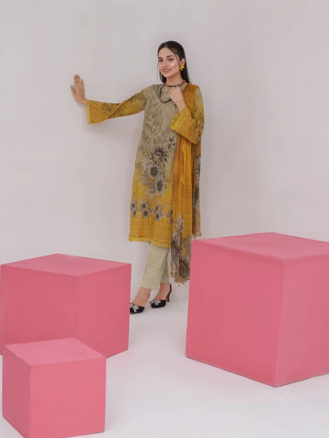 Gull-e-Rukh Unstitched Lawn Printed Chapter 3-Piece Lawn Suit Book #497 (Floral)